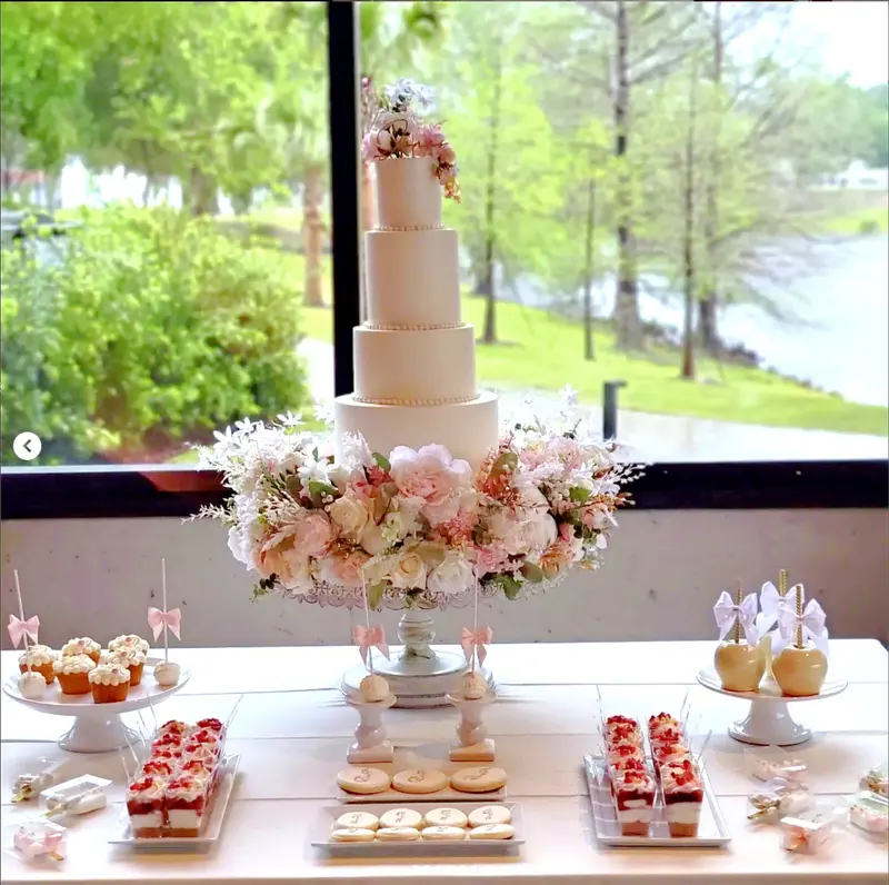 Sugar Glaze Specialty Cakes & Event Decor