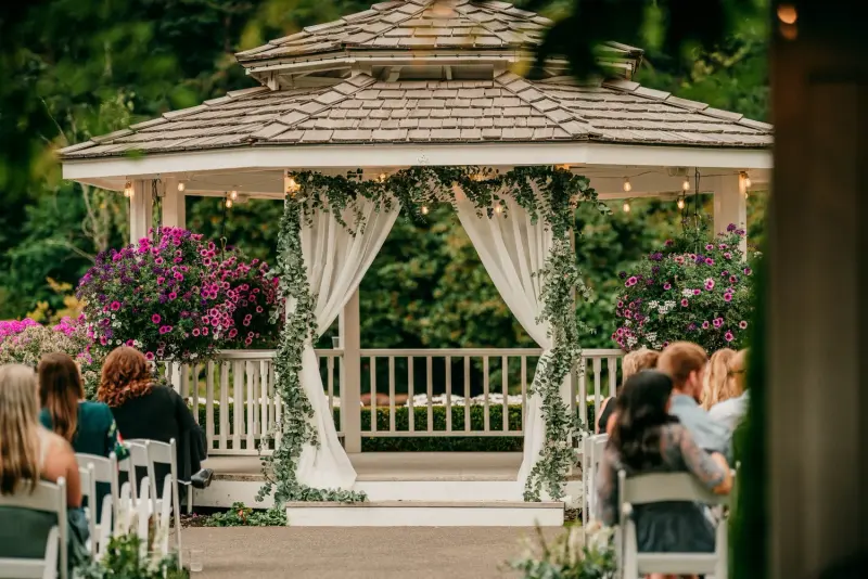 Lakeside Gardens